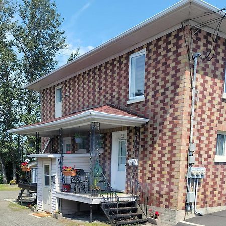 Apartamento Lower Level Apt 6Ft High Close To Hwy Netflix Wifi Edmundston Exterior foto