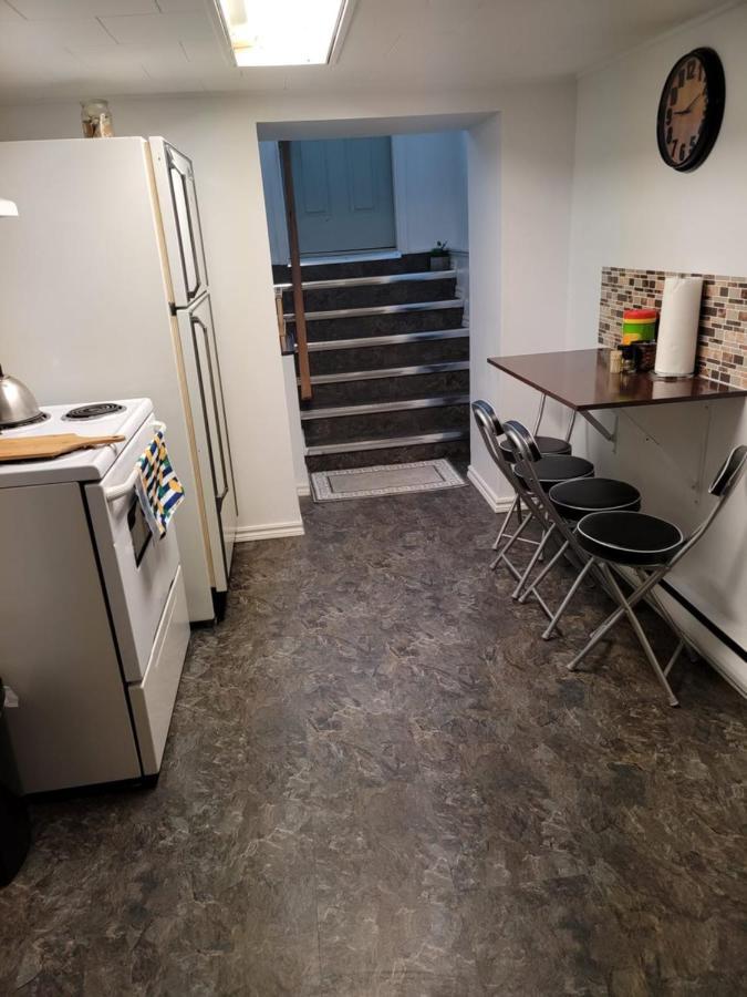 Apartamento Lower Level Apt 6Ft High Close To Hwy Netflix Wifi Edmundston Exterior foto