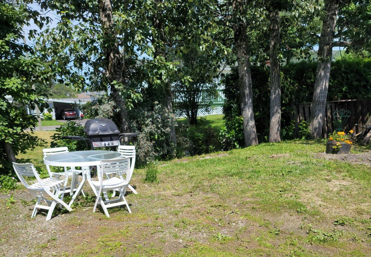 Apartamento Lower Level Apt 6Ft High Close To Hwy Netflix Wifi Edmundston Exterior foto